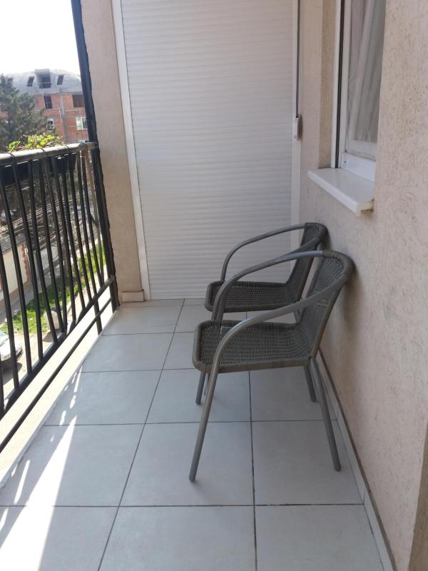 One-Bedroom Apartment image 3