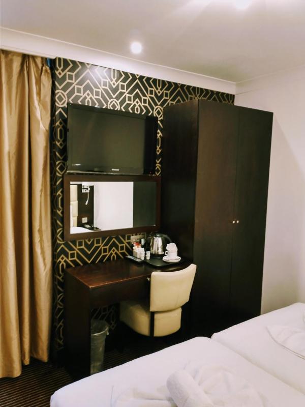 Twin Room image 2