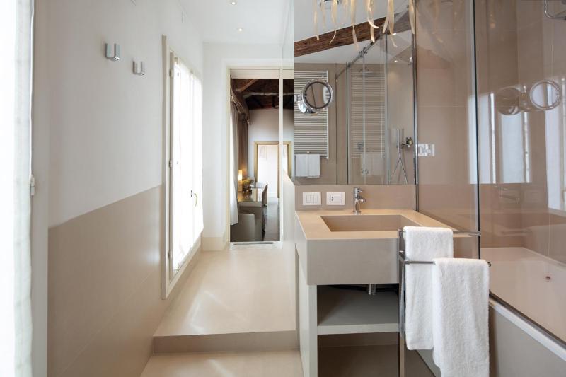 Premium Double or Twin Room with View image 3