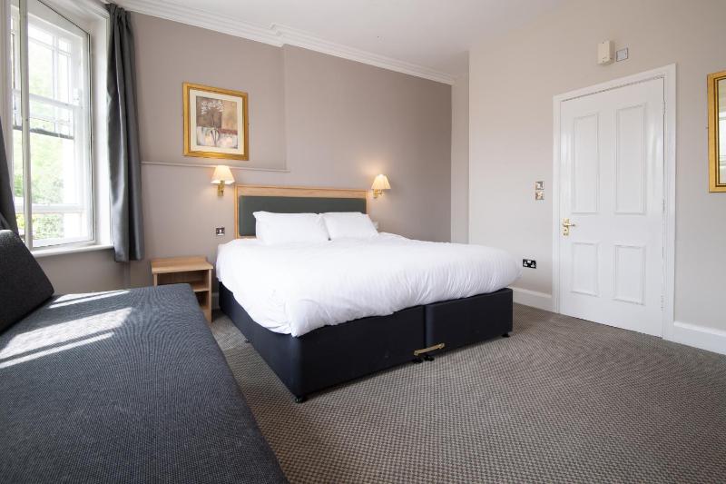 Standard Double Room image 3