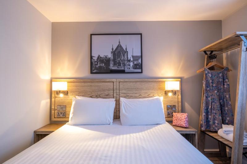 Standard Double Room image 3