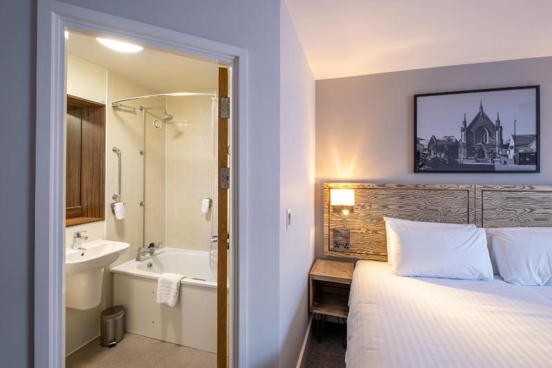 Standard Twin Room image 1