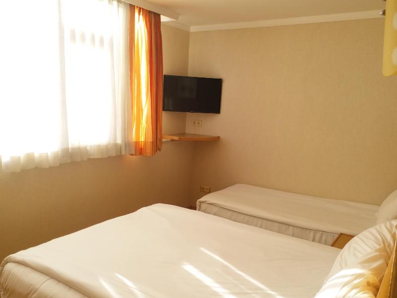 Double Room image 4