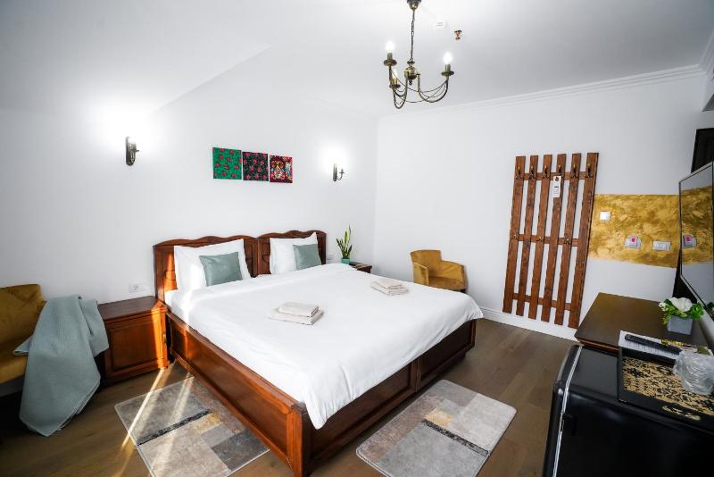 Deluxe King Room image 4