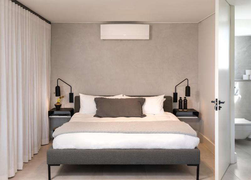 Deluxe Double Room with Balcony and Sea View image 2