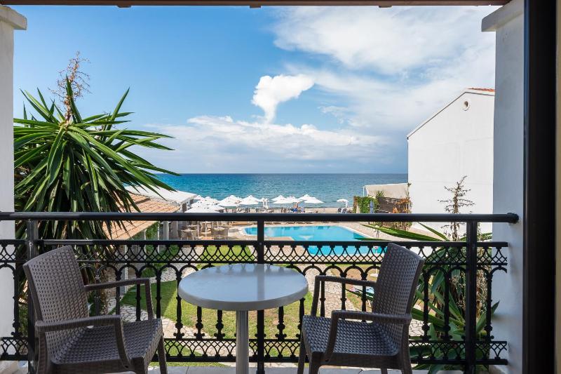 One-Bedroom Apartment Sea View image 2