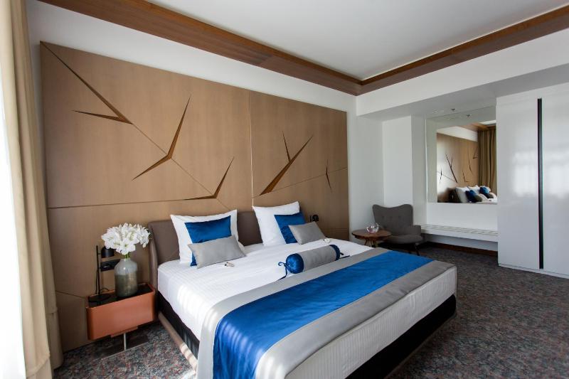 Presidential Suite image 3
