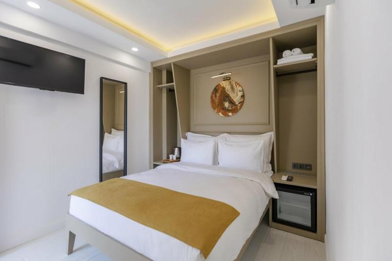 Economy Double Room image 3