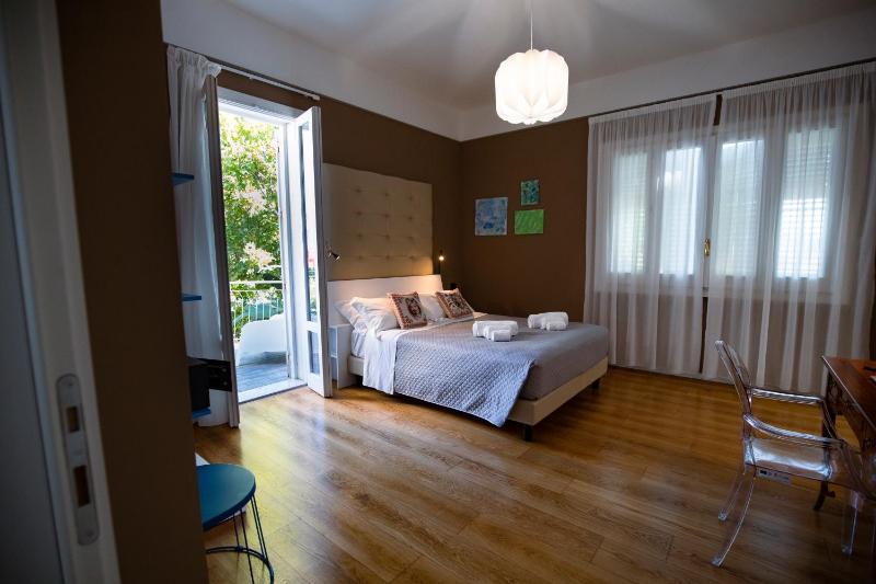 Deluxe Double Room with Balcony and Sea View image 1