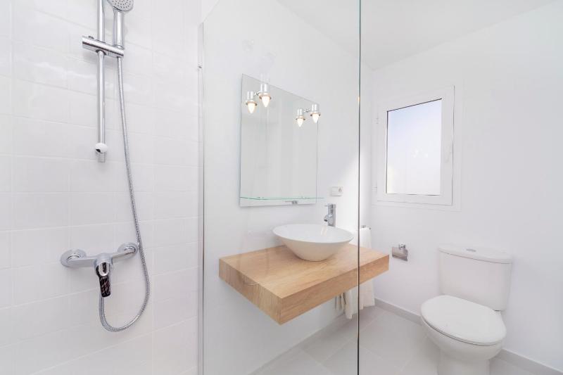 Single Room with Balcony image 4