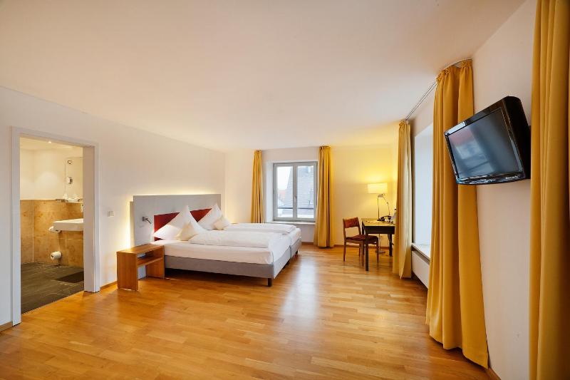 Double Room image 1