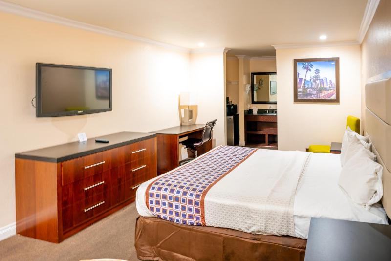 King Room - Accessible/Non-Smoking image 3