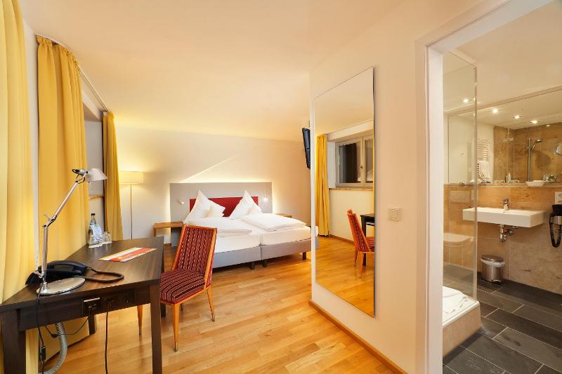 Double Room image 4