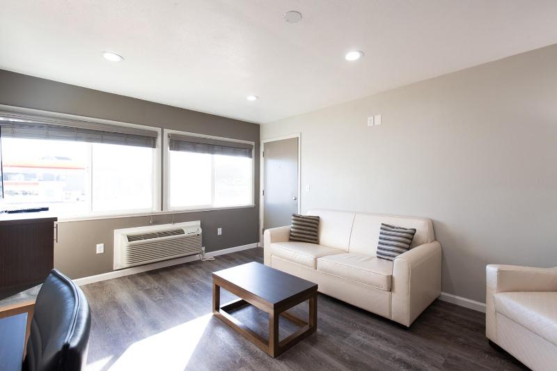 One-Bedroom Queen Suite - Non-Smoking image 2