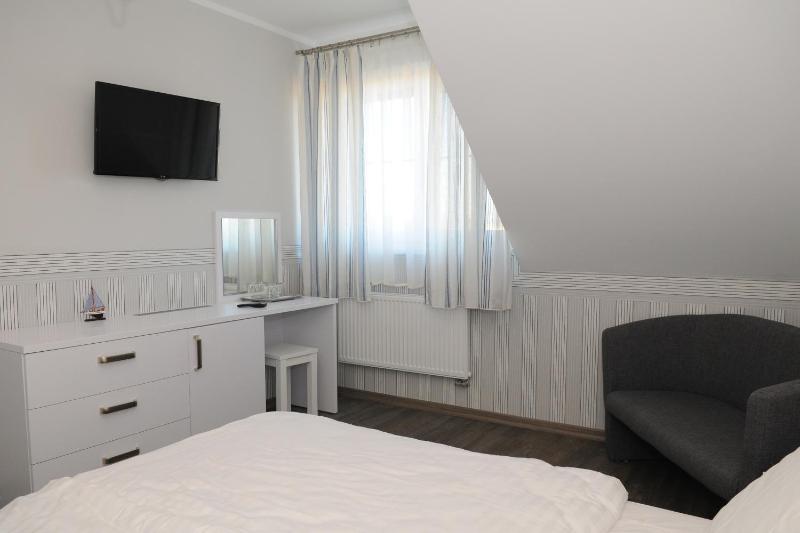 King Studio with Sofa Bed image 3