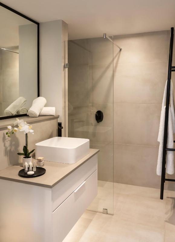 King Room with Mountain View image 2