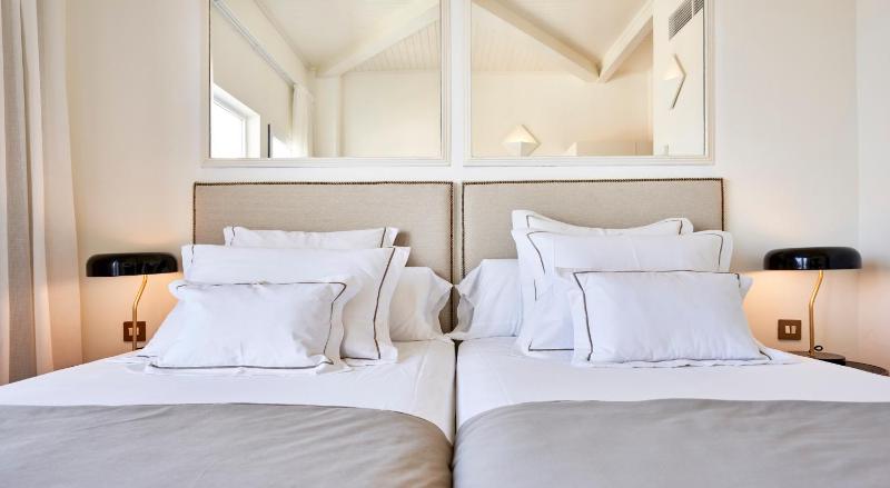 Double or Twin Room with Side Sea View image 2