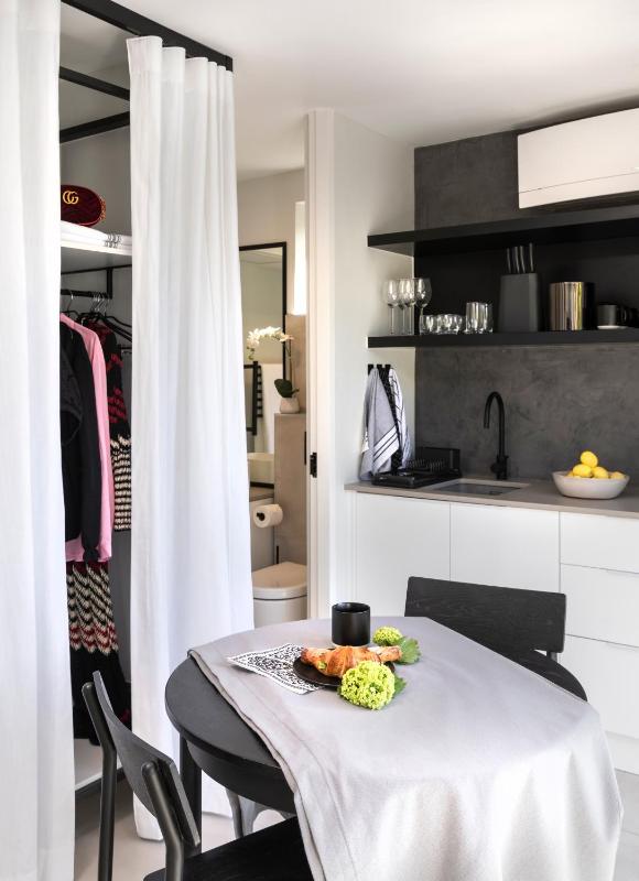 King Room with Garden View image 4