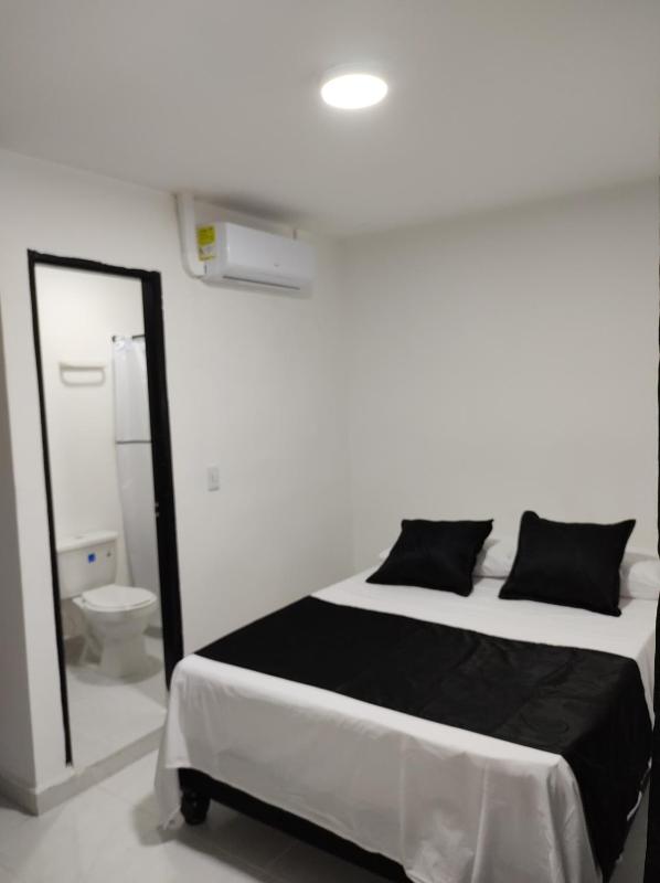 HOTEL BLACK & WHITE - image 1