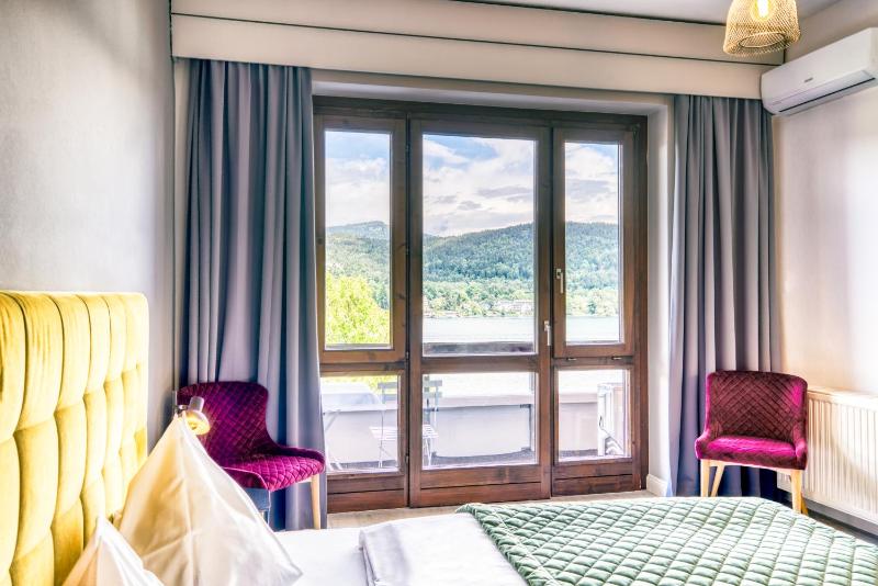 Superior Double Room with Lake View image 1