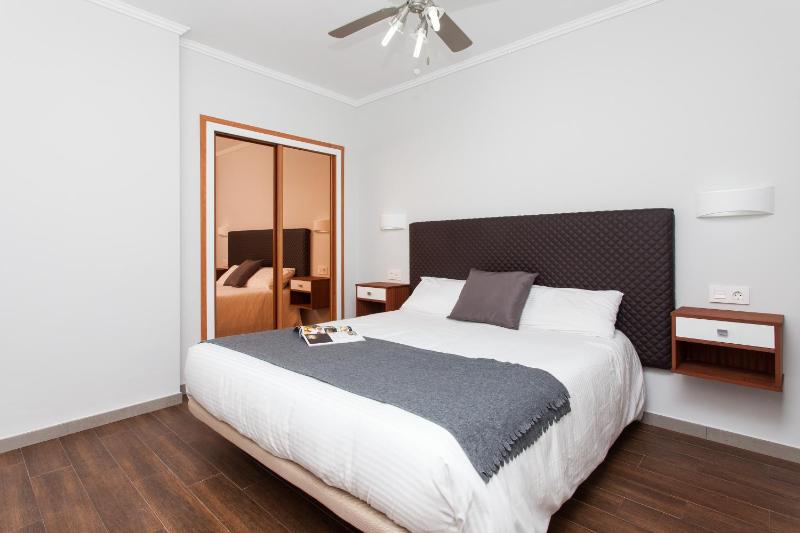  One Bedroom Superior Apartment with Terrace image 2