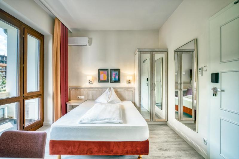 Single Room with Balcony image 4