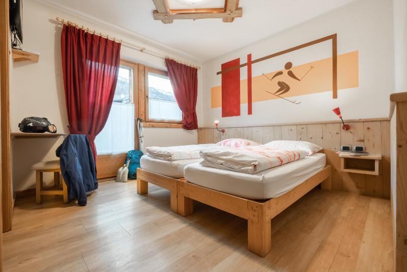 Double or Twin Room image 3