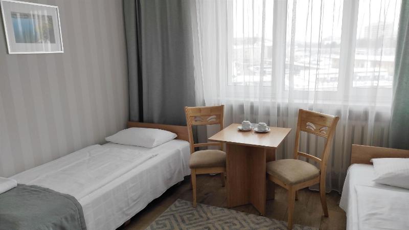 Standard Twin Room image 3