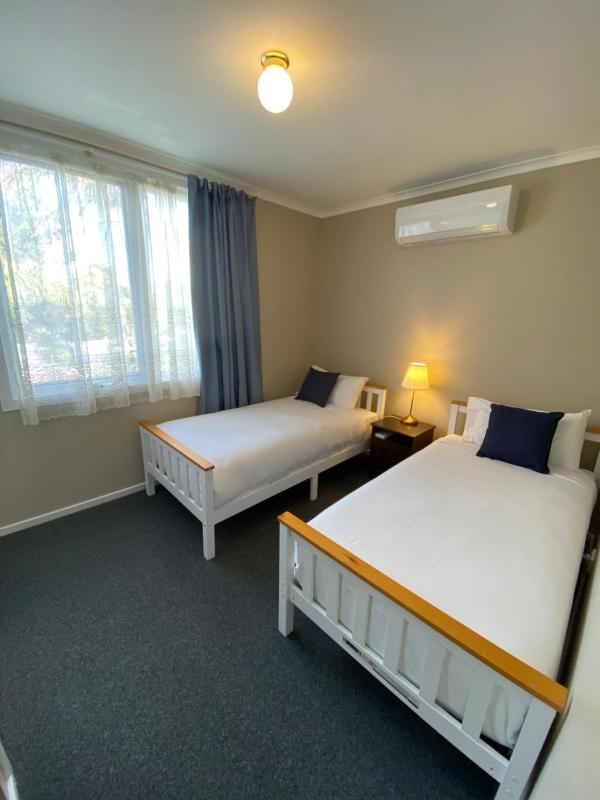 Coachman Motel and Holiday Units - image 49