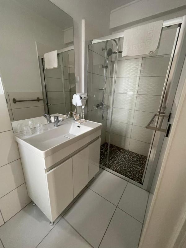 Double Room with Private Bathroom image 3