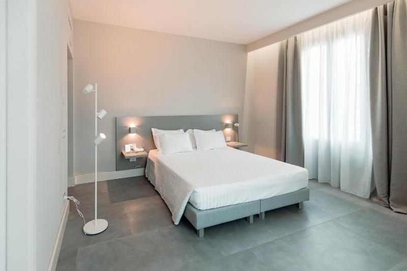 Superior Double or Twin Room image 3