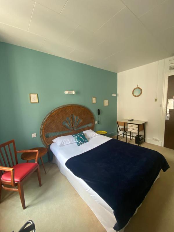 Classic Double Room image 3