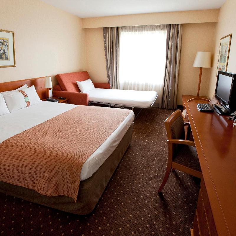Standard Double Room with Sofa Bed image 3