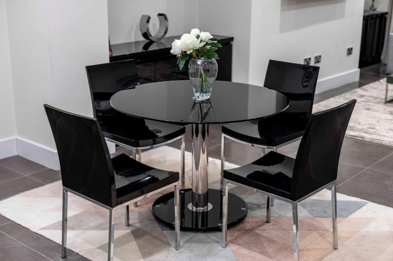 One-Bedroom Apartment image 2