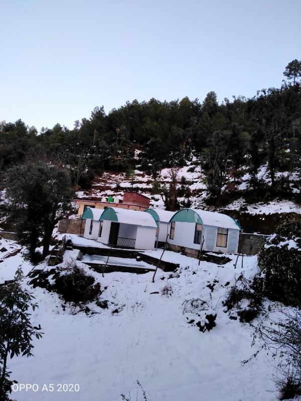 Oak Retreat Huts - image 7