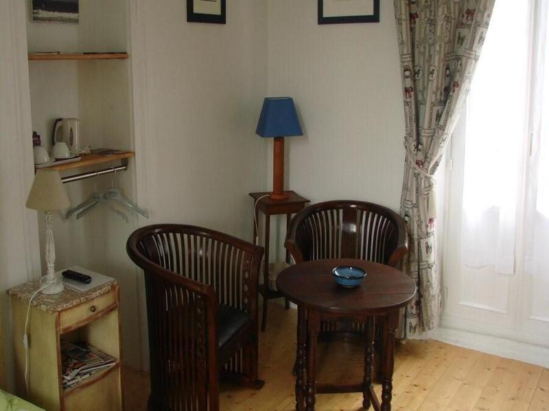 Small Double Room image 3