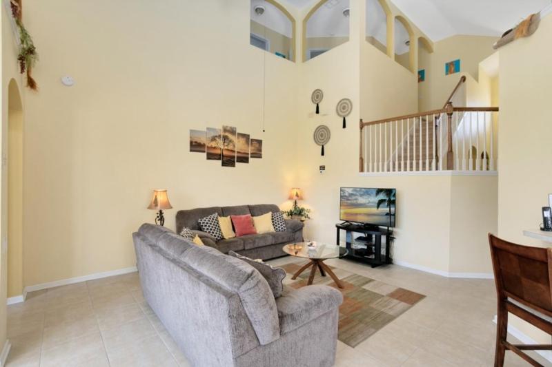 Fantastic Resort 5BR House - South Facing Pool Spa villa - image 1