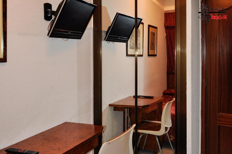 Budget Single Room image 2