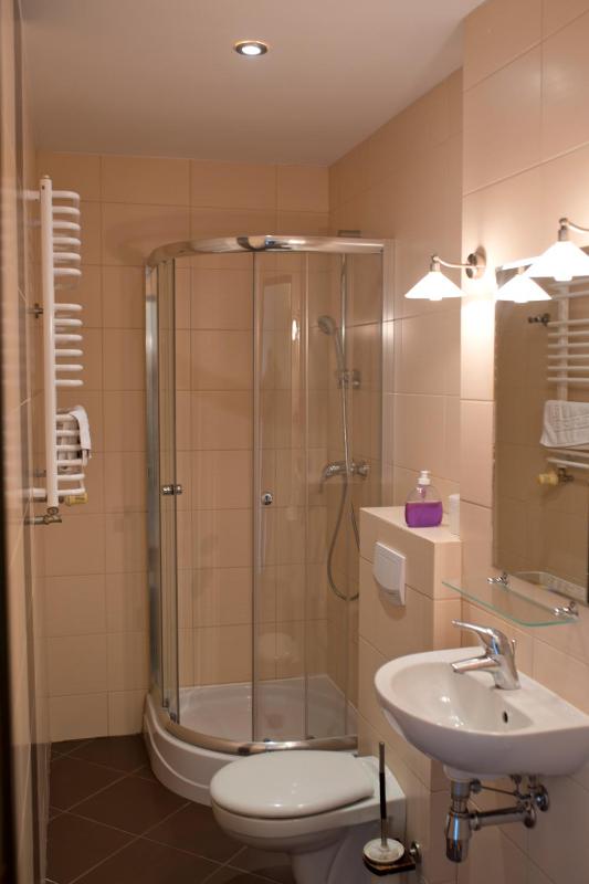Standard Quadruple Room image 3