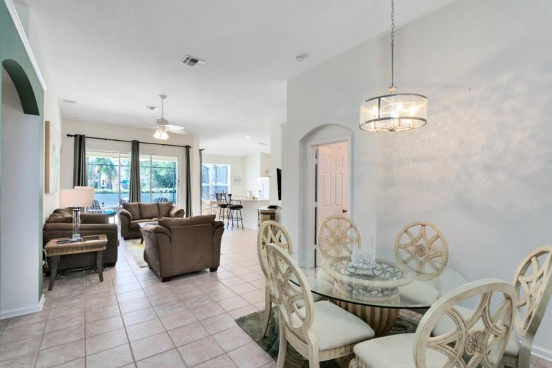 4 Bedroom 3 Bath South Facing Pool Spa Villa villa - image 4
