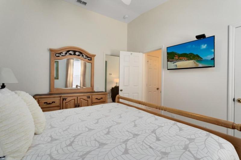 4 Bedroom 3 Bath South Facing Pool Spa Villa villa - image 10