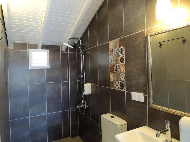 Triple Room with Balcony image 2