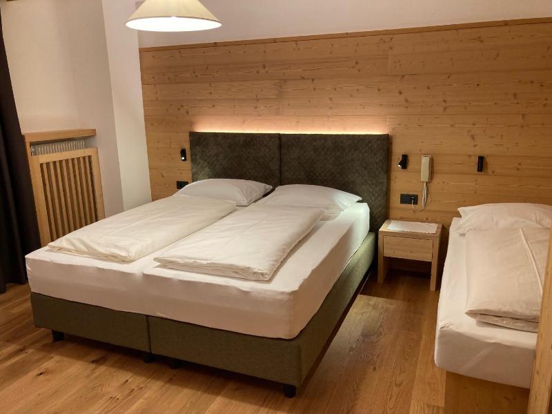 Triple Room with Shower image 2