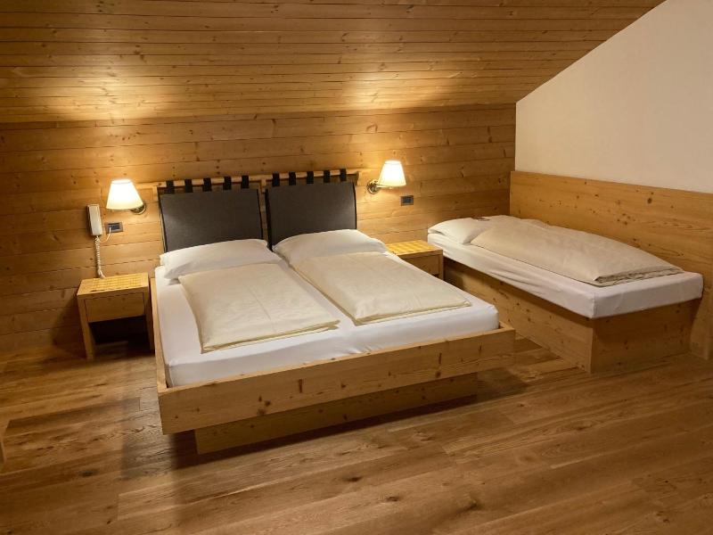 Triple Room with Shower image 3