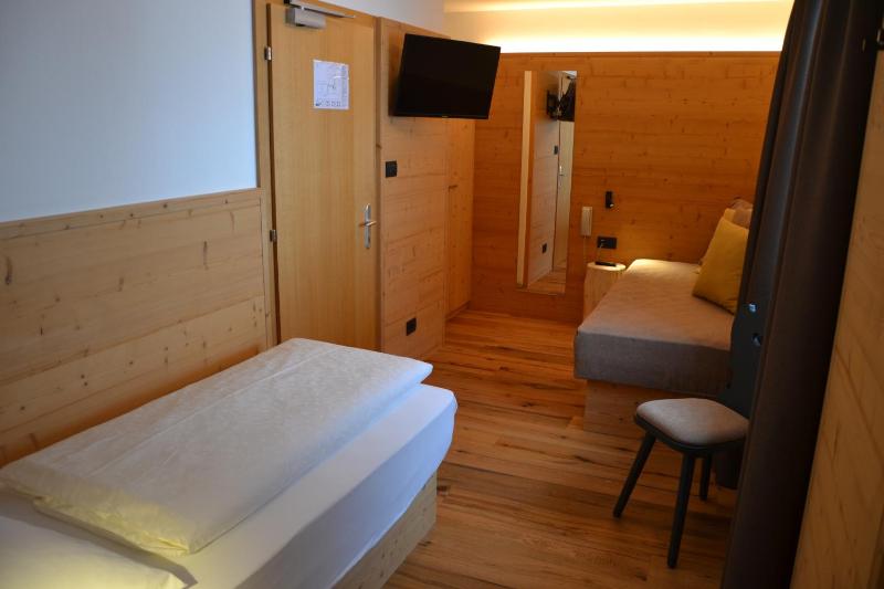 Budget Twin Room image 3