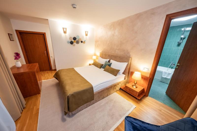 Economy Double Room image 4