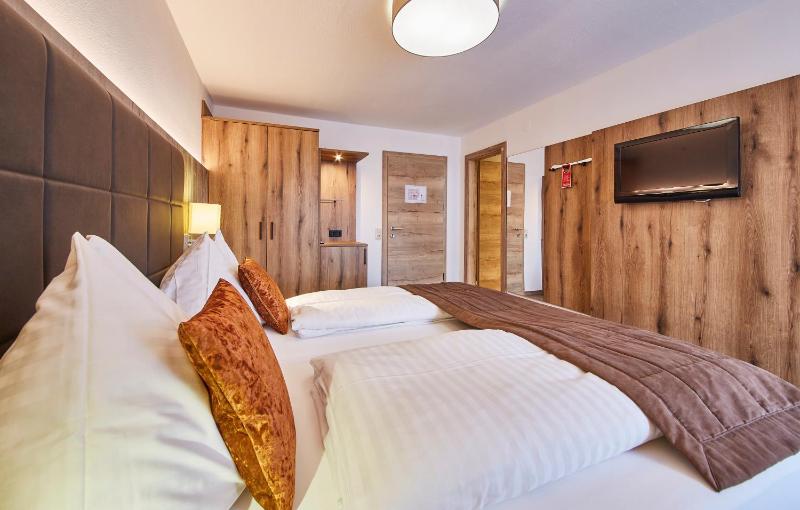 Comfort Double Room with Balcony image 1