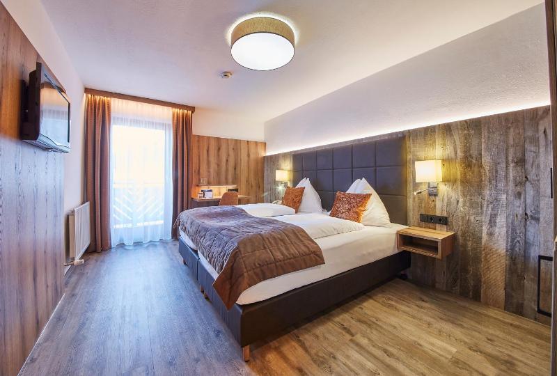 Comfort Double Room with Balcony image 4