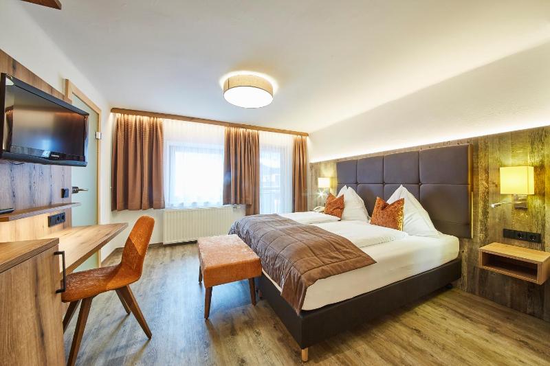 Comfort Double Room with Balcony image 3