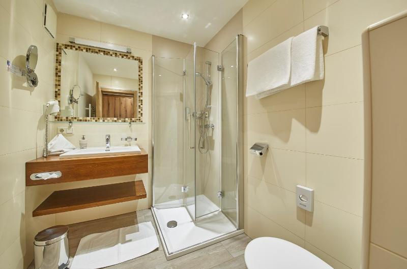 Superior Double Room with Balcony image 4